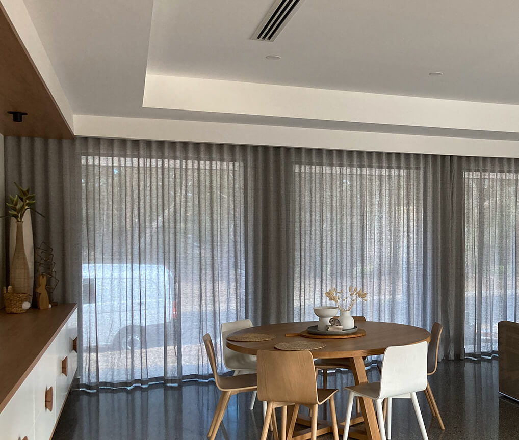 Bulkhead Sheer Curtains With Roller Blinds